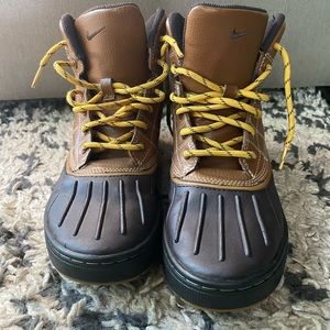 Nike ACG Boots Woodside Boot Boys Youth Sz 5.5Y